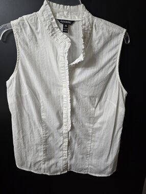 George Sleeveless Ruffle Collar Button-Front Top in White Large